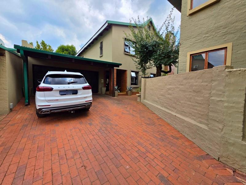 4 Bedroom Property for Sale in Glen Marais Gauteng