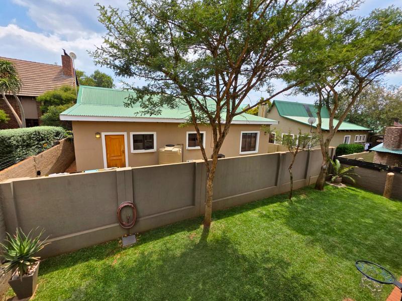4 Bedroom Property for Sale in Glen Marais Gauteng