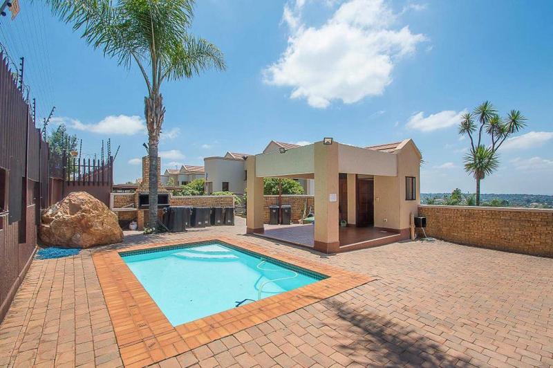 2 Bedroom Property for Sale in Constantia Kloof Gauteng