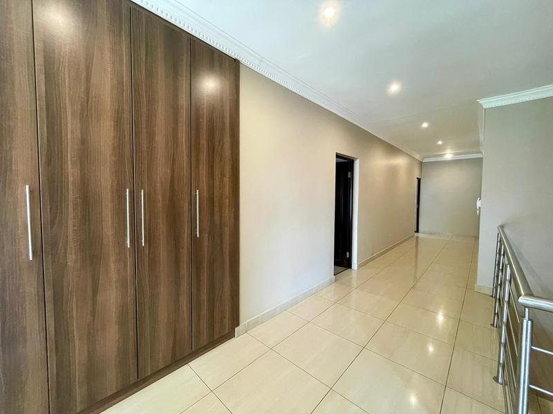 5 Bedroom Property for Sale in Willow Acres Gauteng