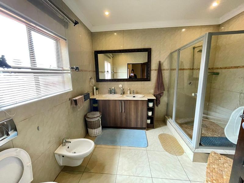 5 Bedroom Property for Sale in Willow Acres Gauteng