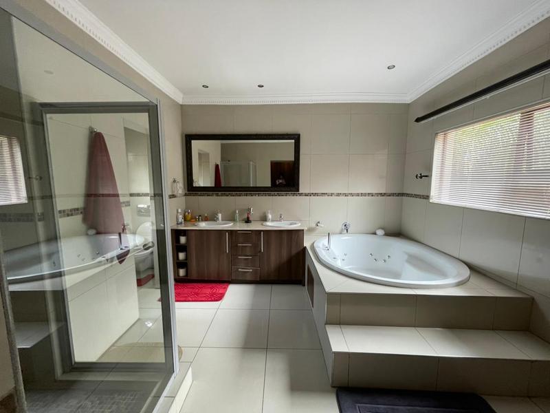 5 Bedroom Property for Sale in Willow Acres Gauteng