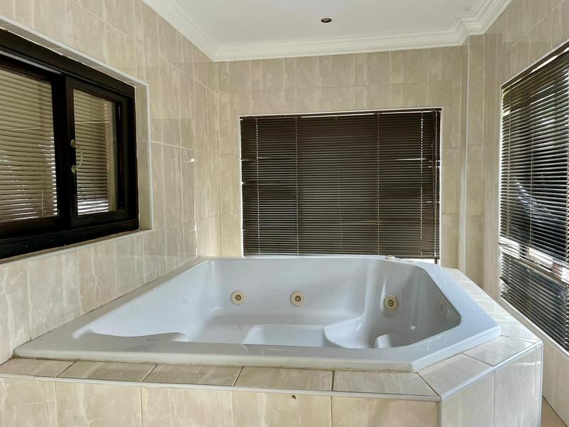 5 Bedroom Property for Sale in Willow Acres Gauteng