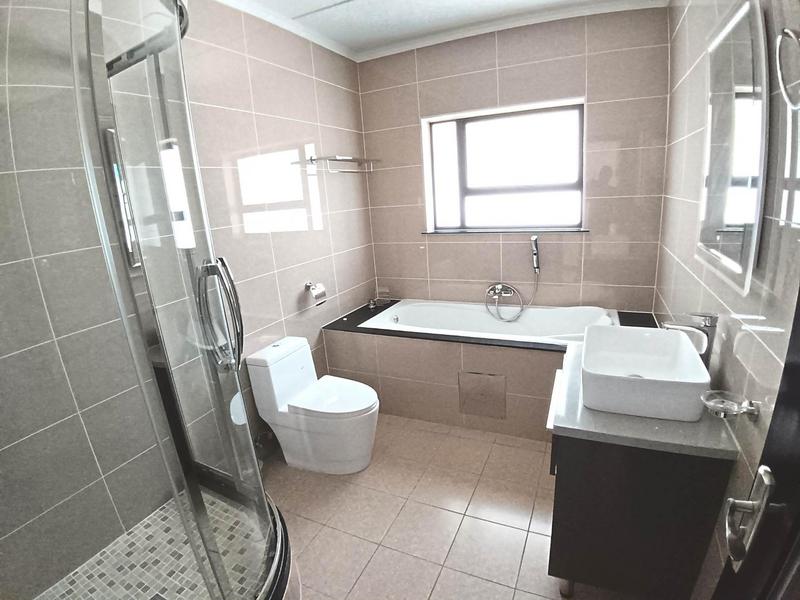 To Let 2 Bedroom Property for Rent in Fourways Gauteng