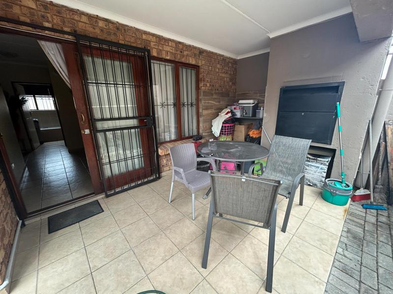 2 Bedroom Property for Sale in The Reeds Gauteng