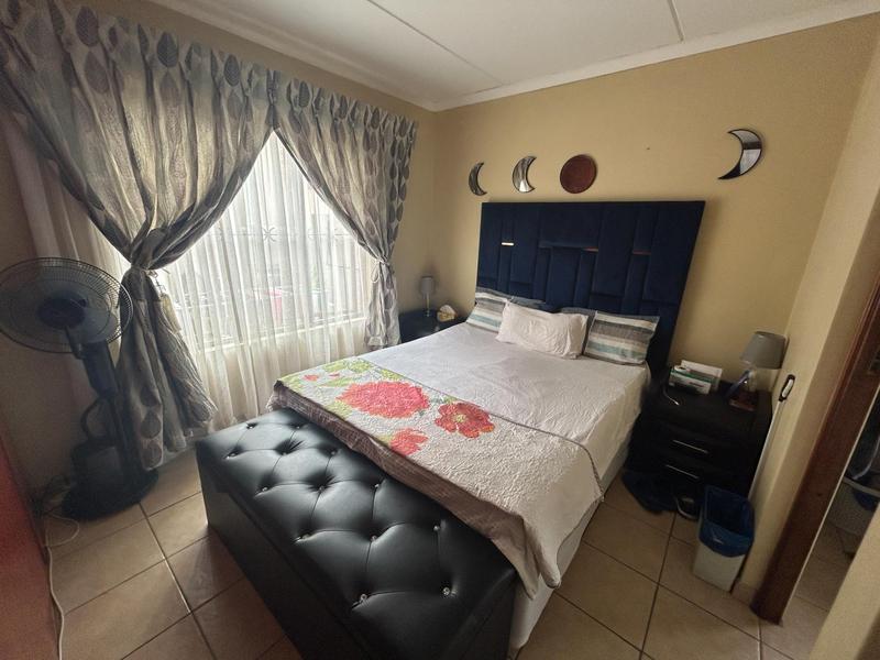 2 Bedroom Property for Sale in The Reeds Gauteng