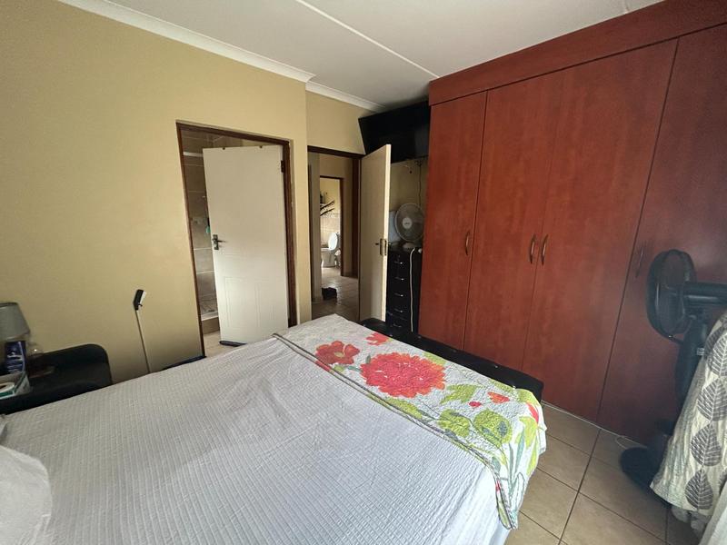 2 Bedroom Property for Sale in The Reeds Gauteng