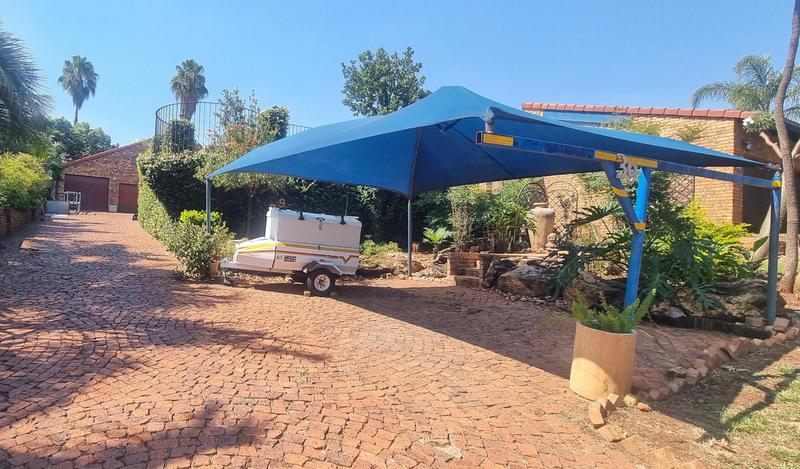 6 Bedroom Property for Sale in Zwartkop Gauteng