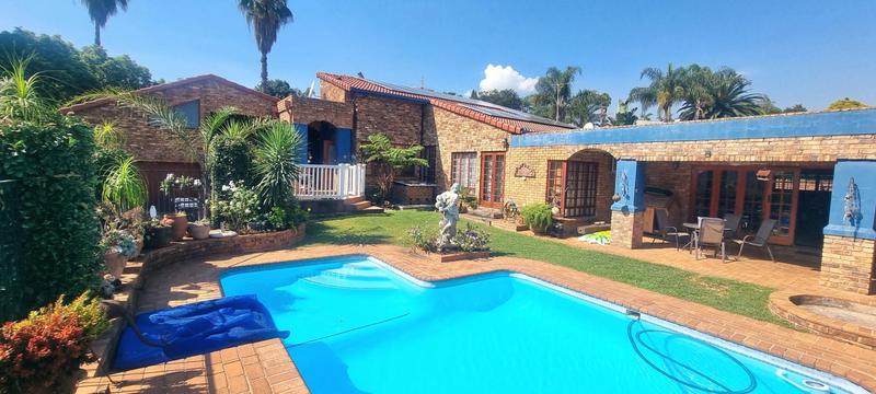 6 Bedroom Property for Sale in Zwartkop Gauteng