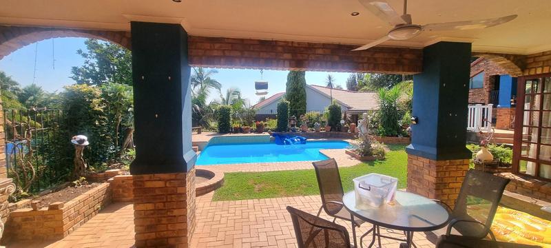 6 Bedroom Property for Sale in Zwartkop Gauteng
