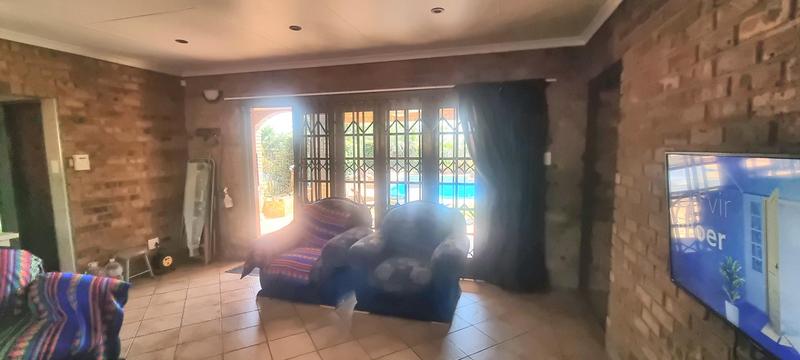 6 Bedroom Property for Sale in Zwartkop Gauteng