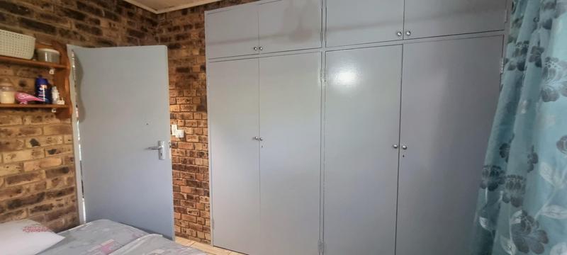 6 Bedroom Property for Sale in Zwartkop Gauteng