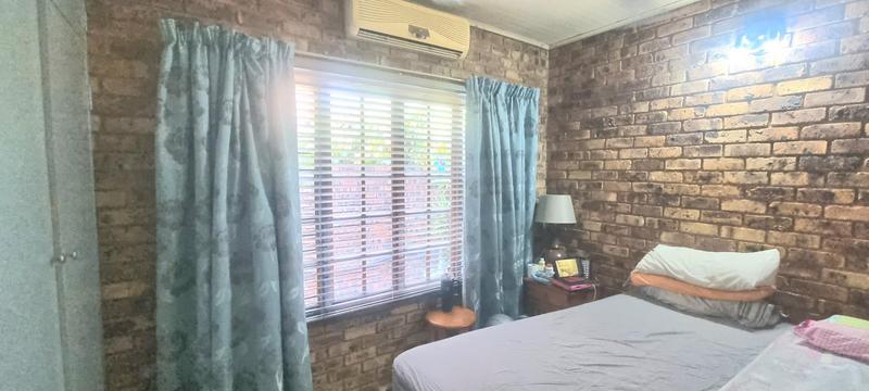 6 Bedroom Property for Sale in Zwartkop Gauteng