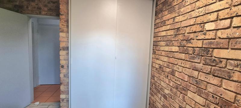 6 Bedroom Property for Sale in Zwartkop Gauteng