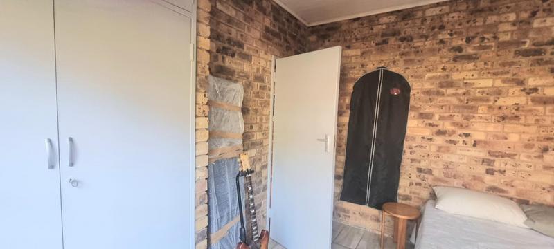 6 Bedroom Property for Sale in Zwartkop Gauteng