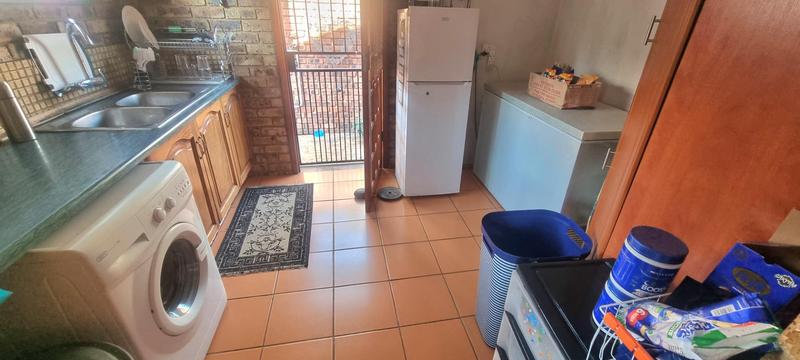 6 Bedroom Property for Sale in Zwartkop Gauteng