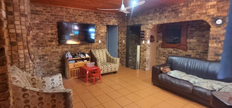 6 Bedroom Property for Sale in Zwartkop Gauteng