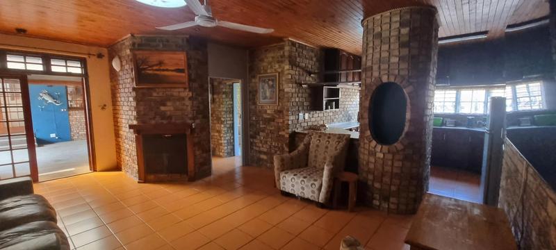 6 Bedroom Property for Sale in Zwartkop Gauteng