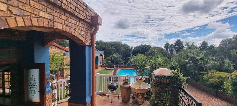 6 Bedroom Property for Sale in Zwartkop Gauteng