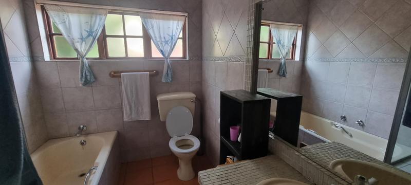 6 Bedroom Property for Sale in Zwartkop Gauteng