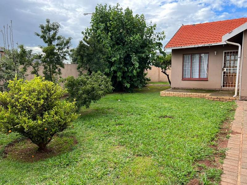 To Let 3 Bedroom Property for Rent in Lenasia Gauteng