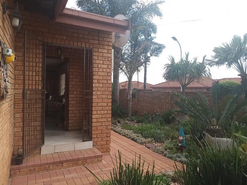 2 Bedroom Property for Sale in Eike Park Gauteng