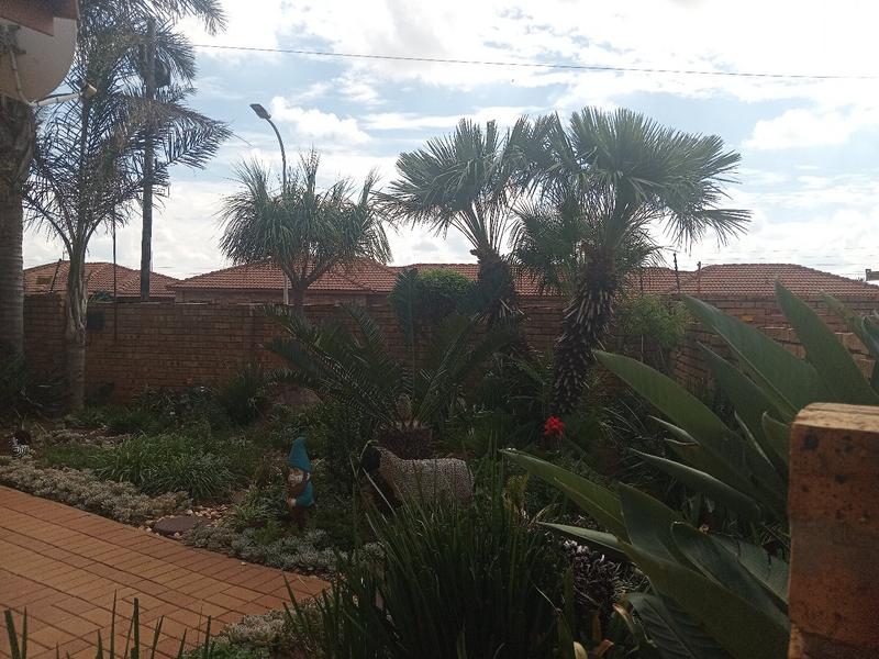 2 Bedroom Property for Sale in Eike Park Gauteng