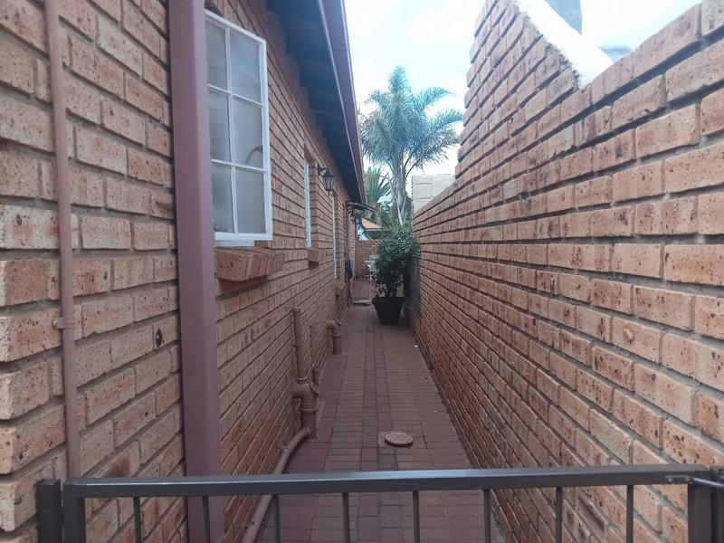 2 Bedroom Property for Sale in Eike Park Gauteng