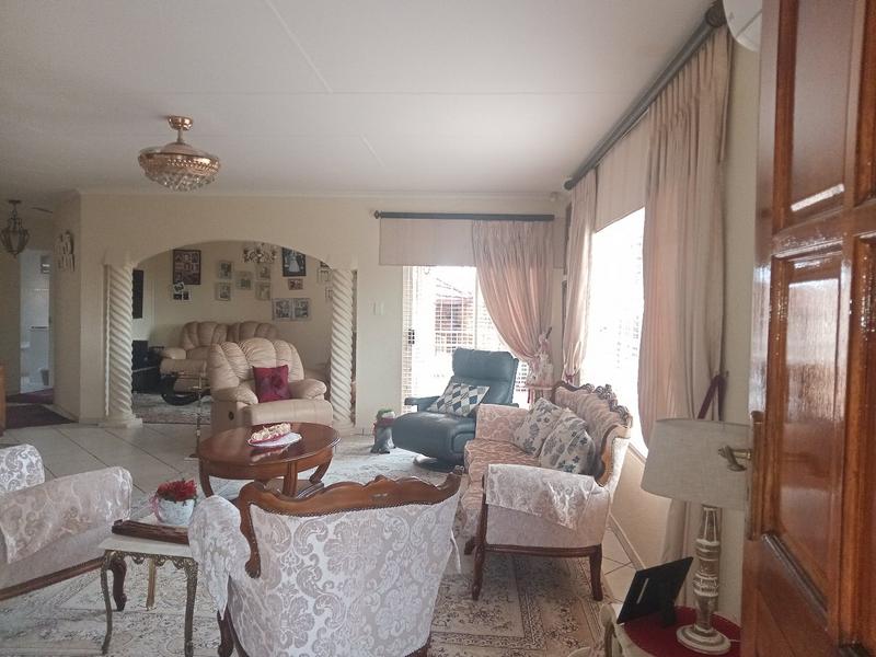 2 Bedroom Property for Sale in Eike Park Gauteng