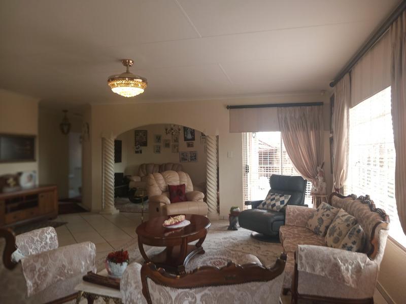 2 Bedroom Property for Sale in Eike Park Gauteng