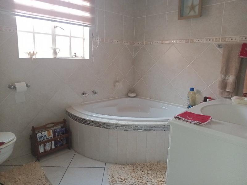 2 Bedroom Property for Sale in Eike Park Gauteng