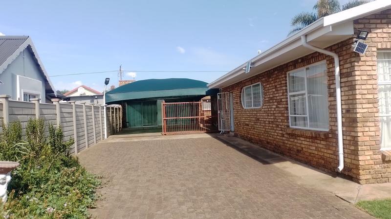 3 Bedroom Property for Sale in Randpoort Gauteng