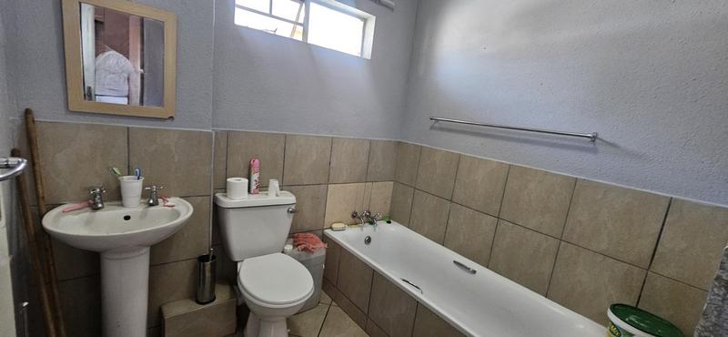 2 Bedroom Property for Sale in Lotus Gardens Gauteng