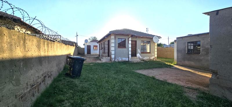 7 Bedroom Property for Sale in Lotus Gardens Gauteng