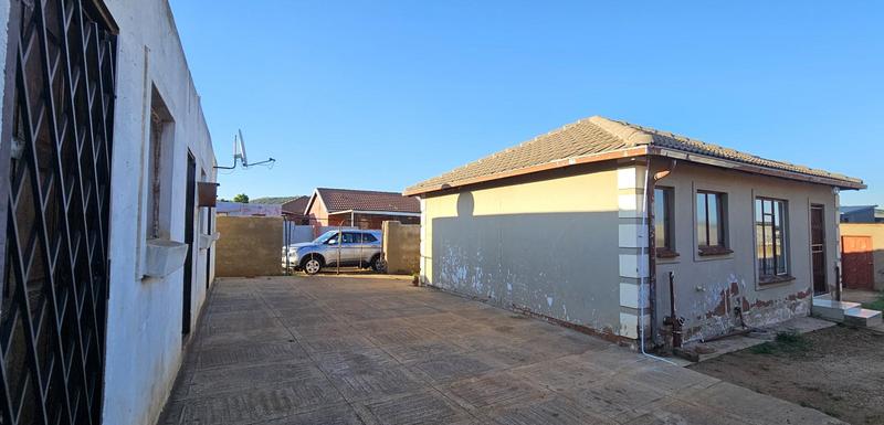 7 Bedroom Property for Sale in Lotus Gardens Gauteng