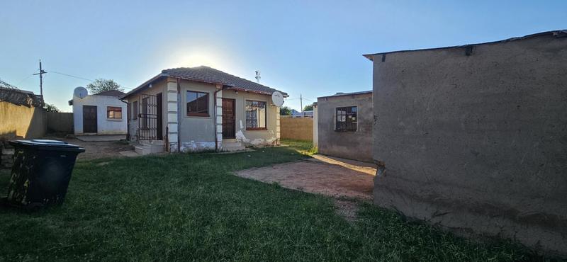 7 Bedroom Property for Sale in Lotus Gardens Gauteng