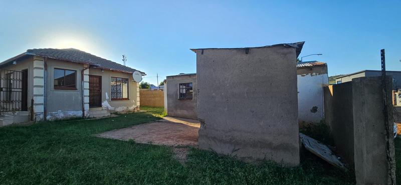 7 Bedroom Property for Sale in Lotus Gardens Gauteng