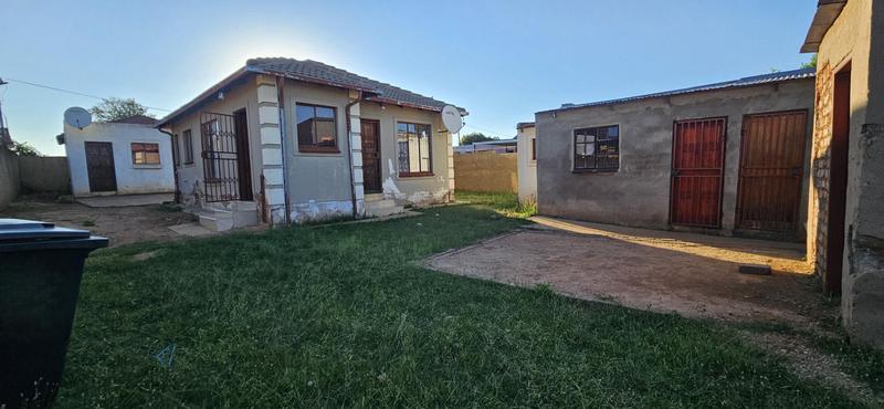 7 Bedroom Property for Sale in Lotus Gardens Gauteng