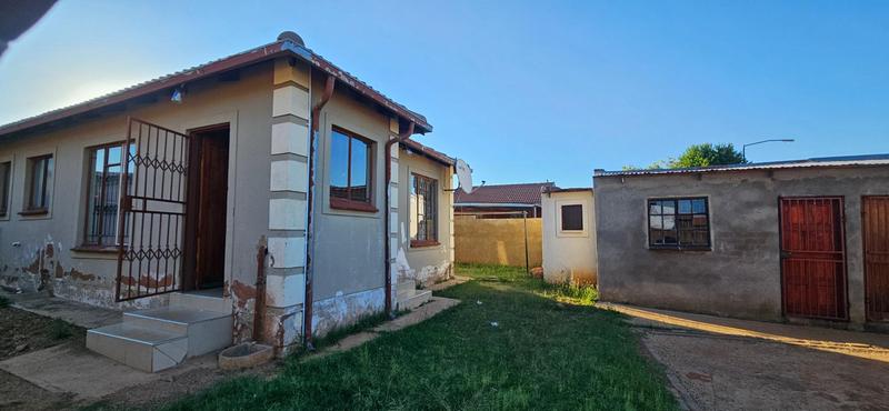 7 Bedroom Property for Sale in Lotus Gardens Gauteng