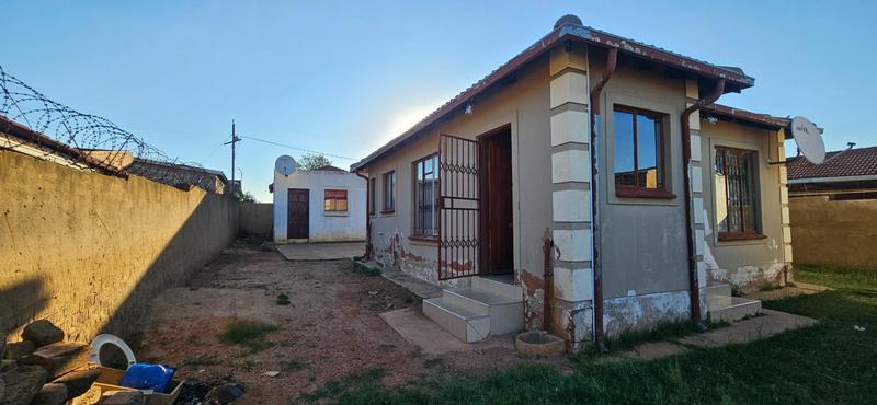 7 Bedroom Property for Sale in Lotus Gardens Gauteng
