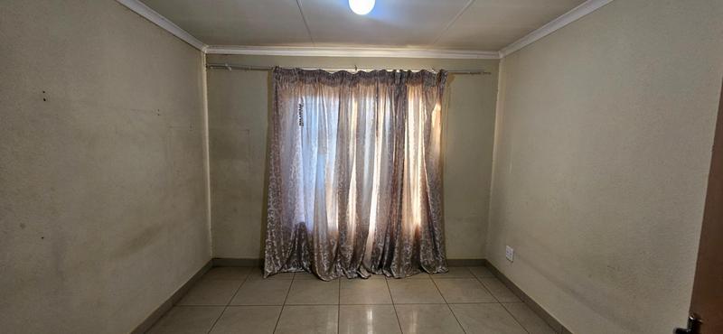 7 Bedroom Property for Sale in Lotus Gardens Gauteng