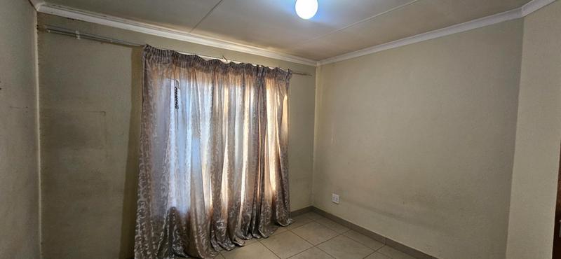 7 Bedroom Property for Sale in Lotus Gardens Gauteng