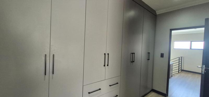 To Let 4 Bedroom Property for Rent in Midstream Ridge Gauteng