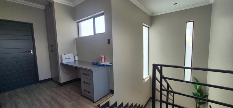 To Let 4 Bedroom Property for Rent in Midstream Ridge Gauteng