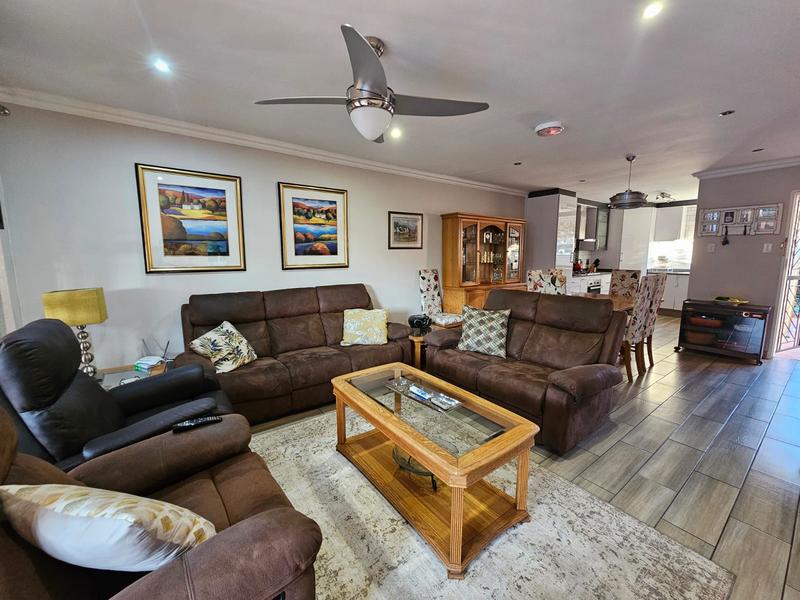 To Let 3 Bedroom Property for Rent in Glen Marais Gauteng