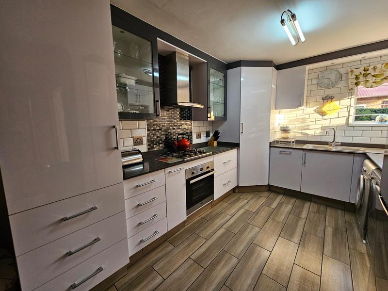 To Let 3 Bedroom Property for Rent in Glen Marais Gauteng