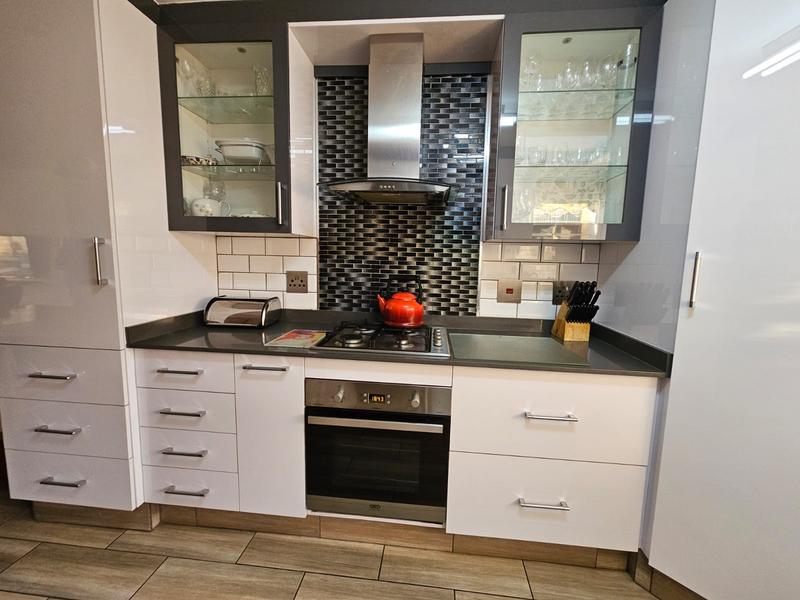 To Let 3 Bedroom Property for Rent in Glen Marais Gauteng