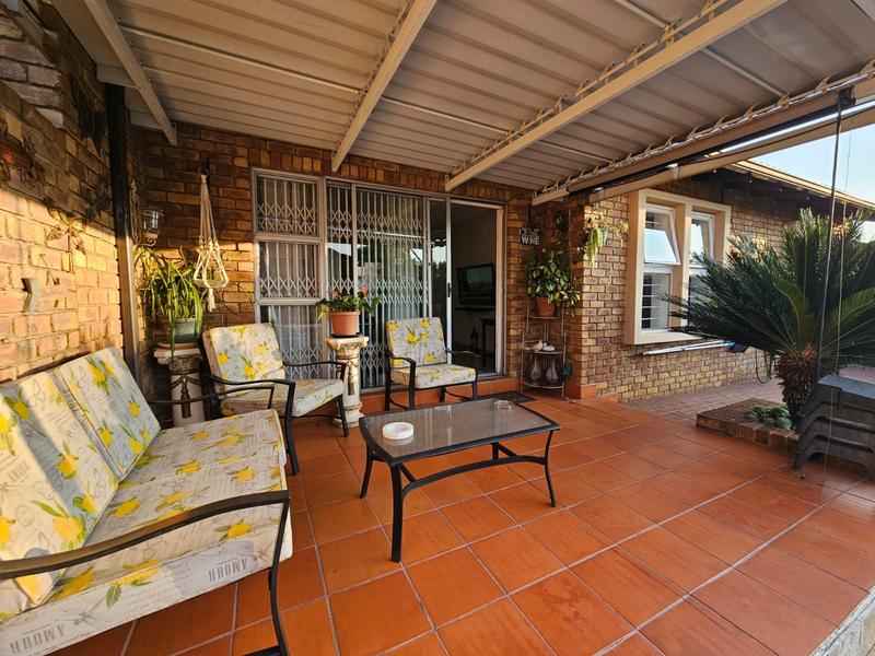 To Let 3 Bedroom Property for Rent in Glen Marais Gauteng