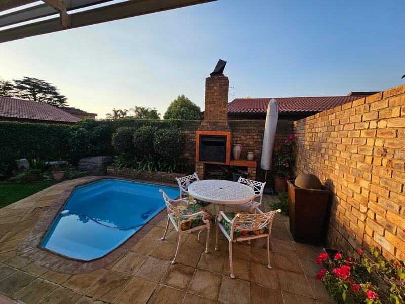 To Let 3 Bedroom Property for Rent in Glen Marais Gauteng