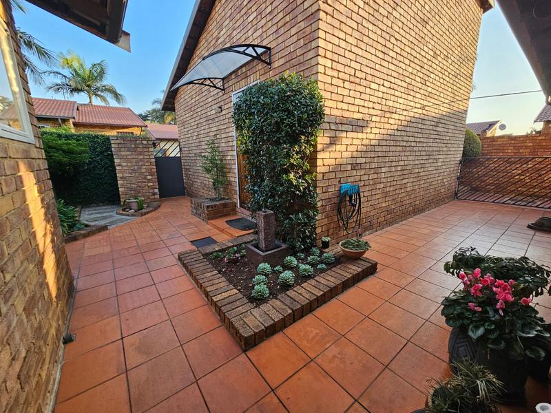 To Let 3 Bedroom Property for Rent in Glen Marais Gauteng